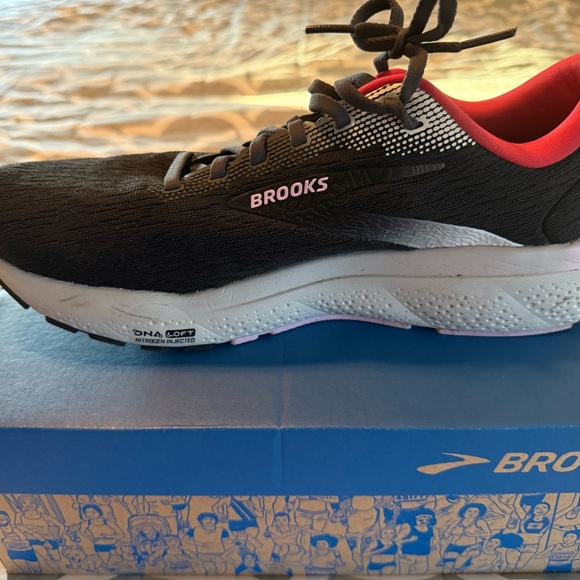 Brooks Ghost 16, women’s, size 11.5 - Picture 7 of 8